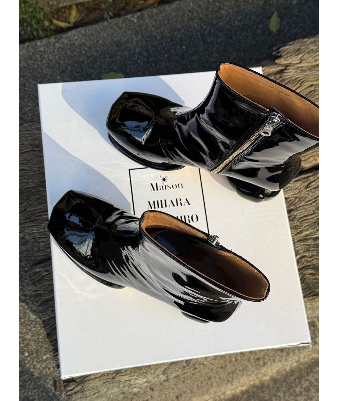 MAISON MIHARA YASUHIRO Черные ботильоны из лакированной кожи, фото 5