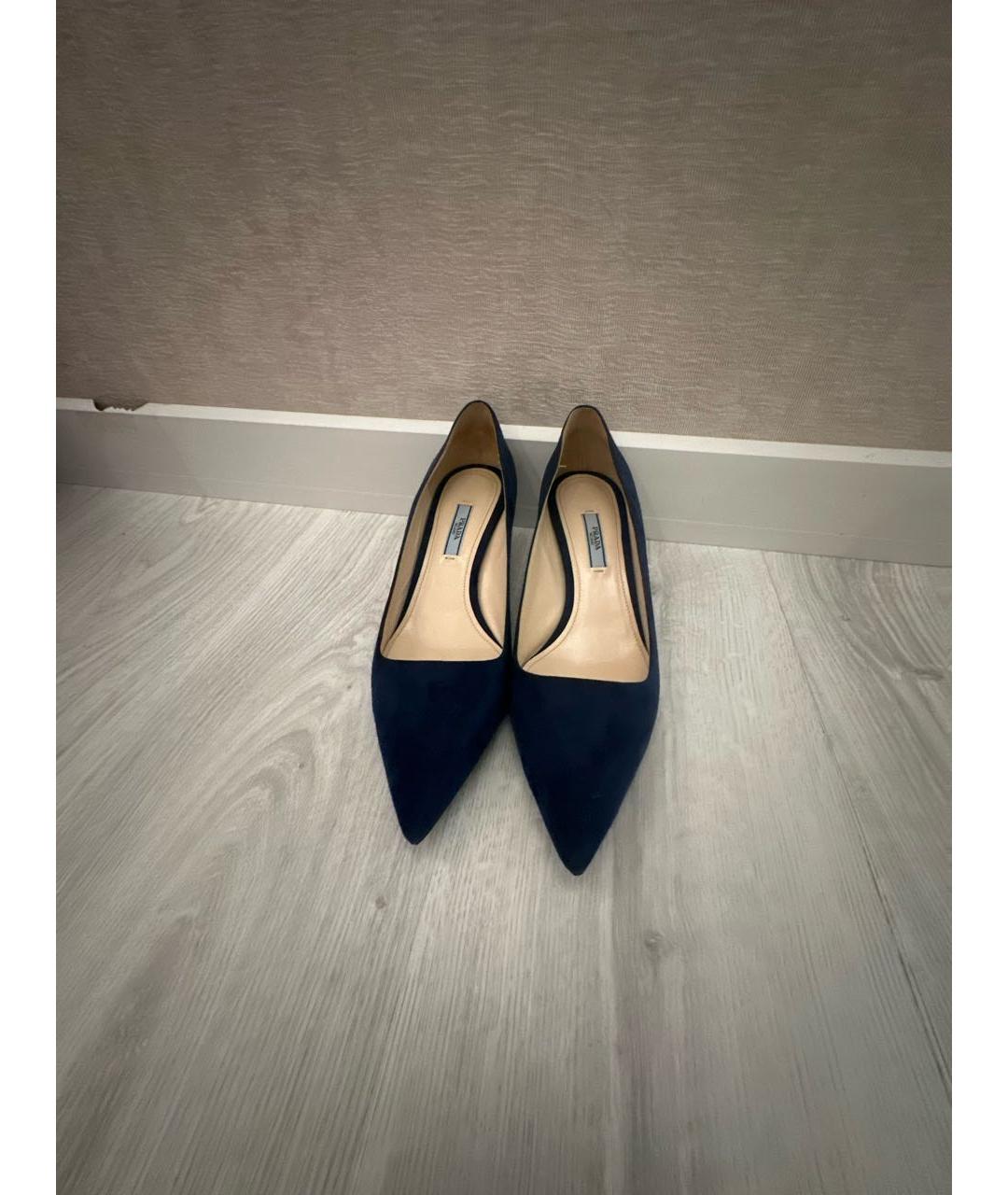 PRADA Темно-синие замшевые лодочки на низком каблуке, фото 2