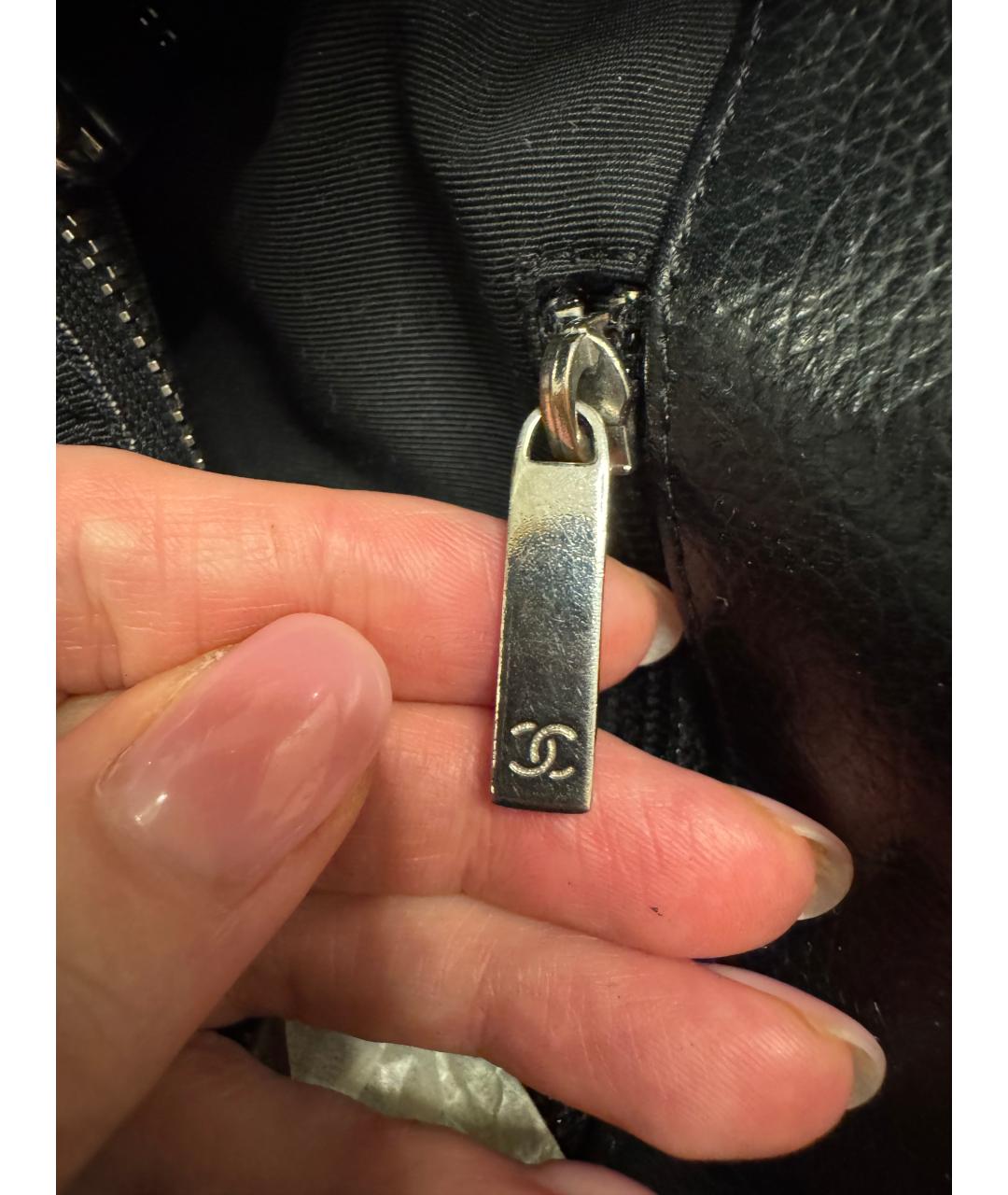 CHANEL Черная кожаная сумка с короткими ручками, фото 8