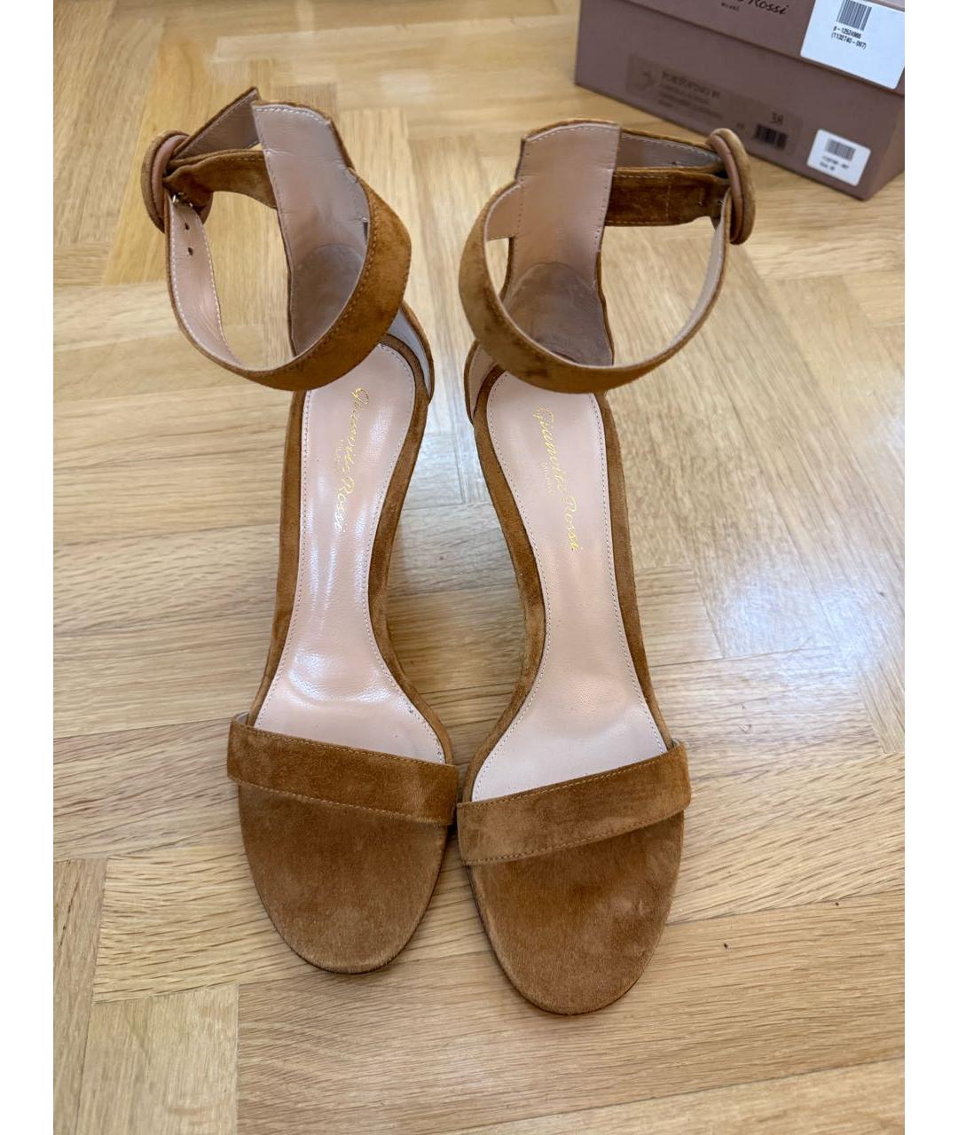 GIANVITO ROSSI Бежевые замшевые босоножки, фото 2