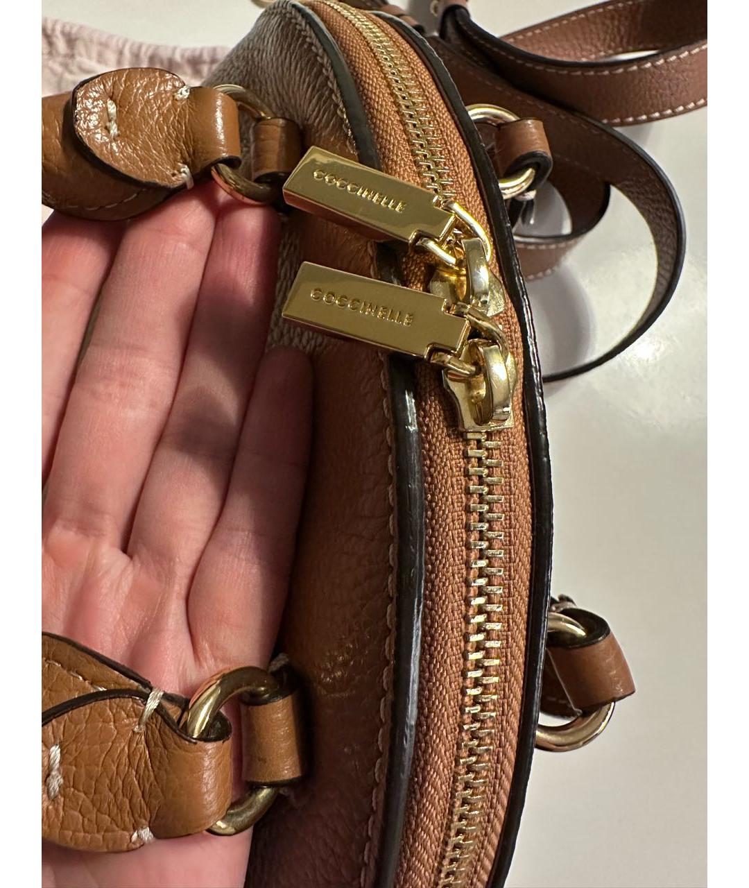 COCCINELLE Коричневая кожаная сумка с короткими ручками, фото 4