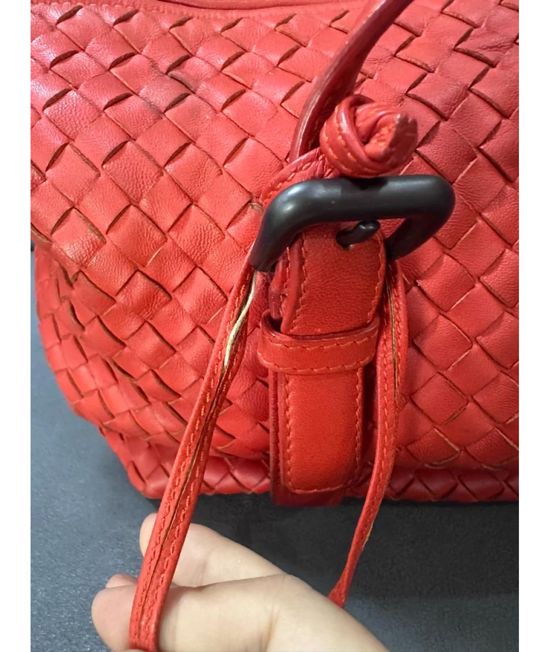 BOTTEGA VENETA Коралловая пелетеная сумка с короткими ручками, фото 5