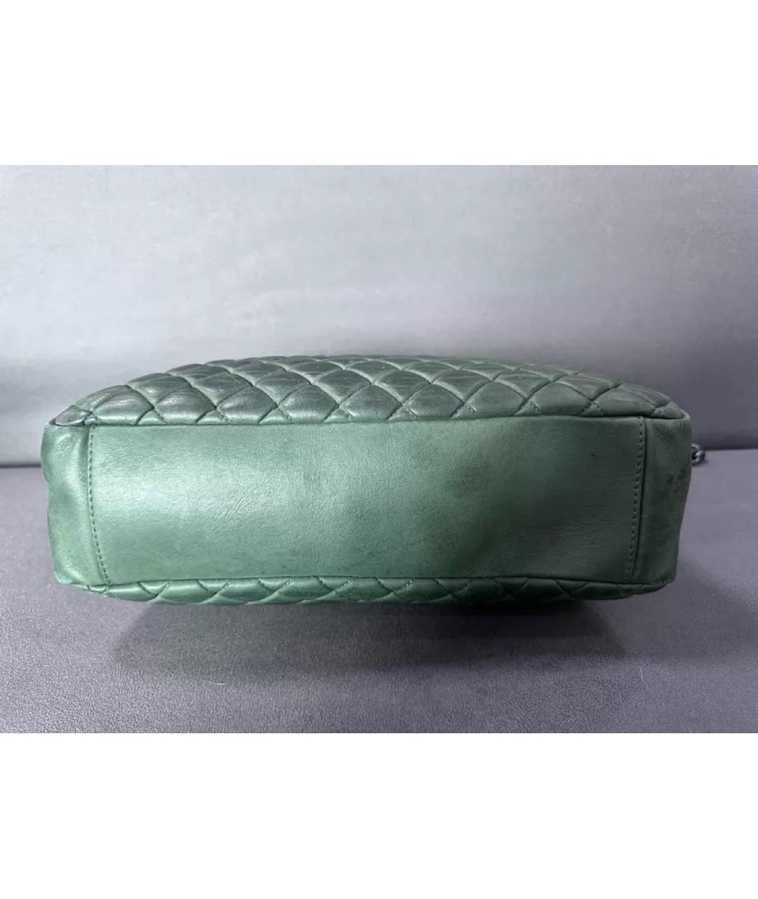 CHANEL Зеленая кожаная сумка с короткими ручками, фото 3