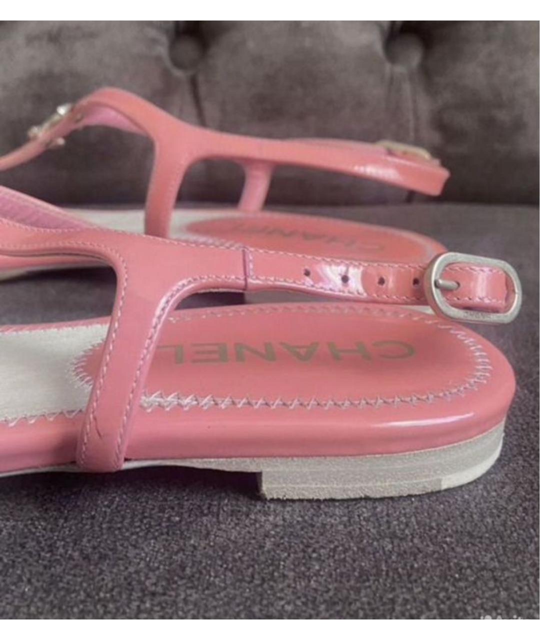 CHANEL Розовые сандалии из лакированной кожи, фото 2