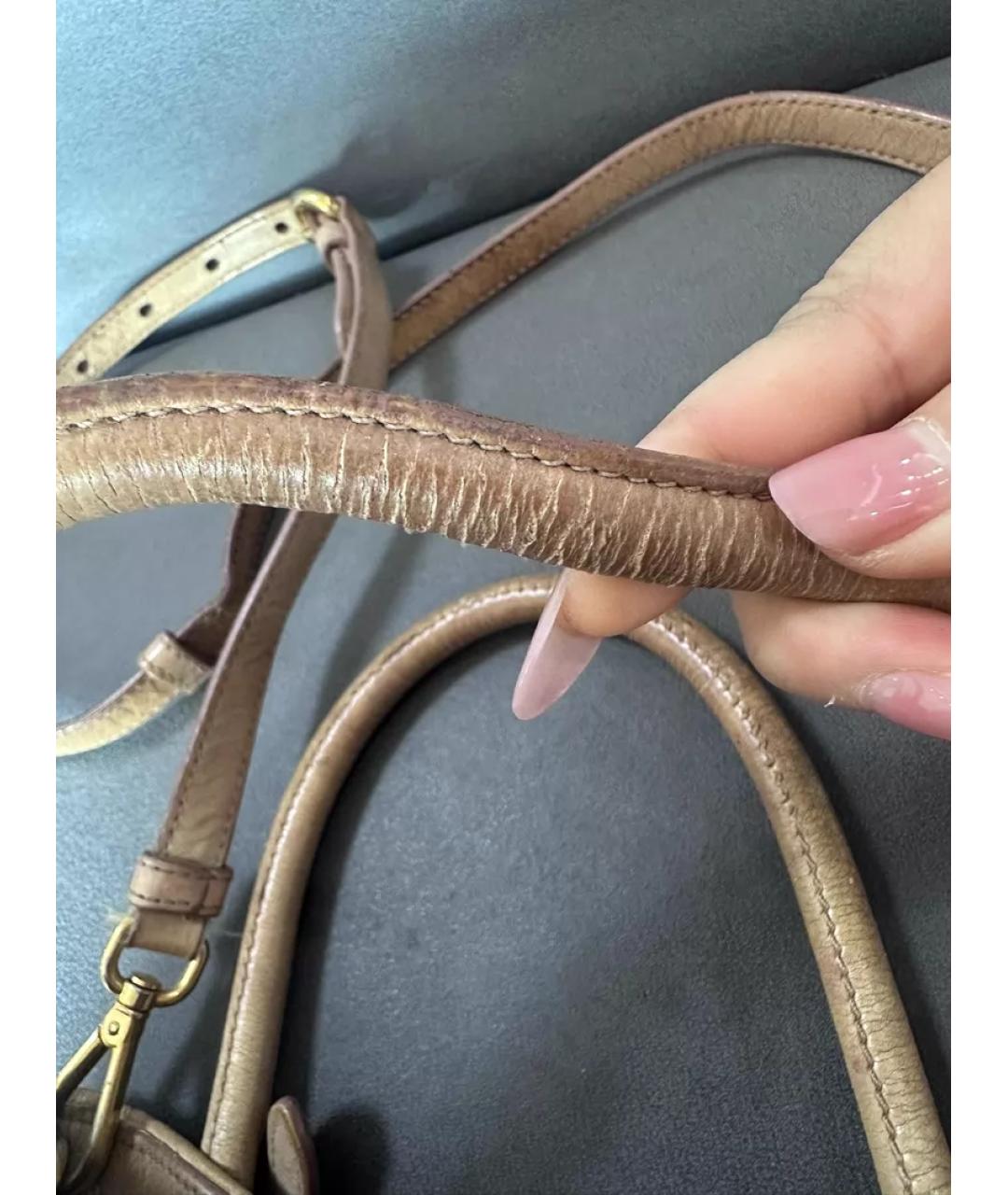 MIU MIU Бежевая кожаная сумка с короткими ручками, фото 6