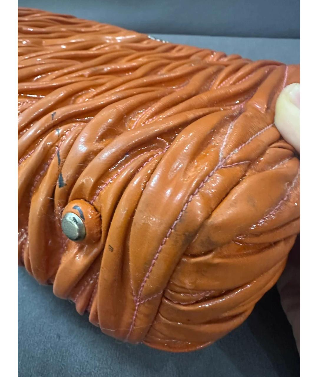 MIU MIU Оранжевая кожаная сумка с короткими ручками, фото 5