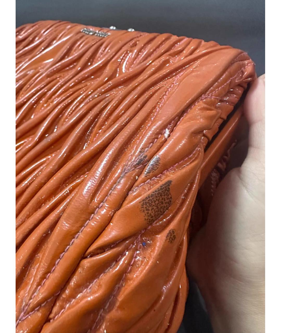 MIU MIU Оранжевая кожаная сумка с короткими ручками, фото 6
