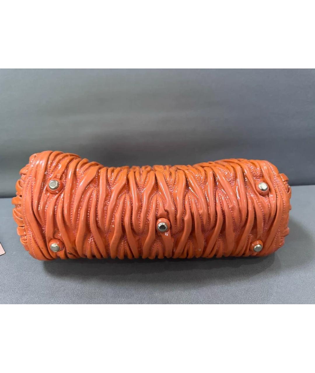 MIU MIU Оранжевая кожаная сумка с короткими ручками, фото 3