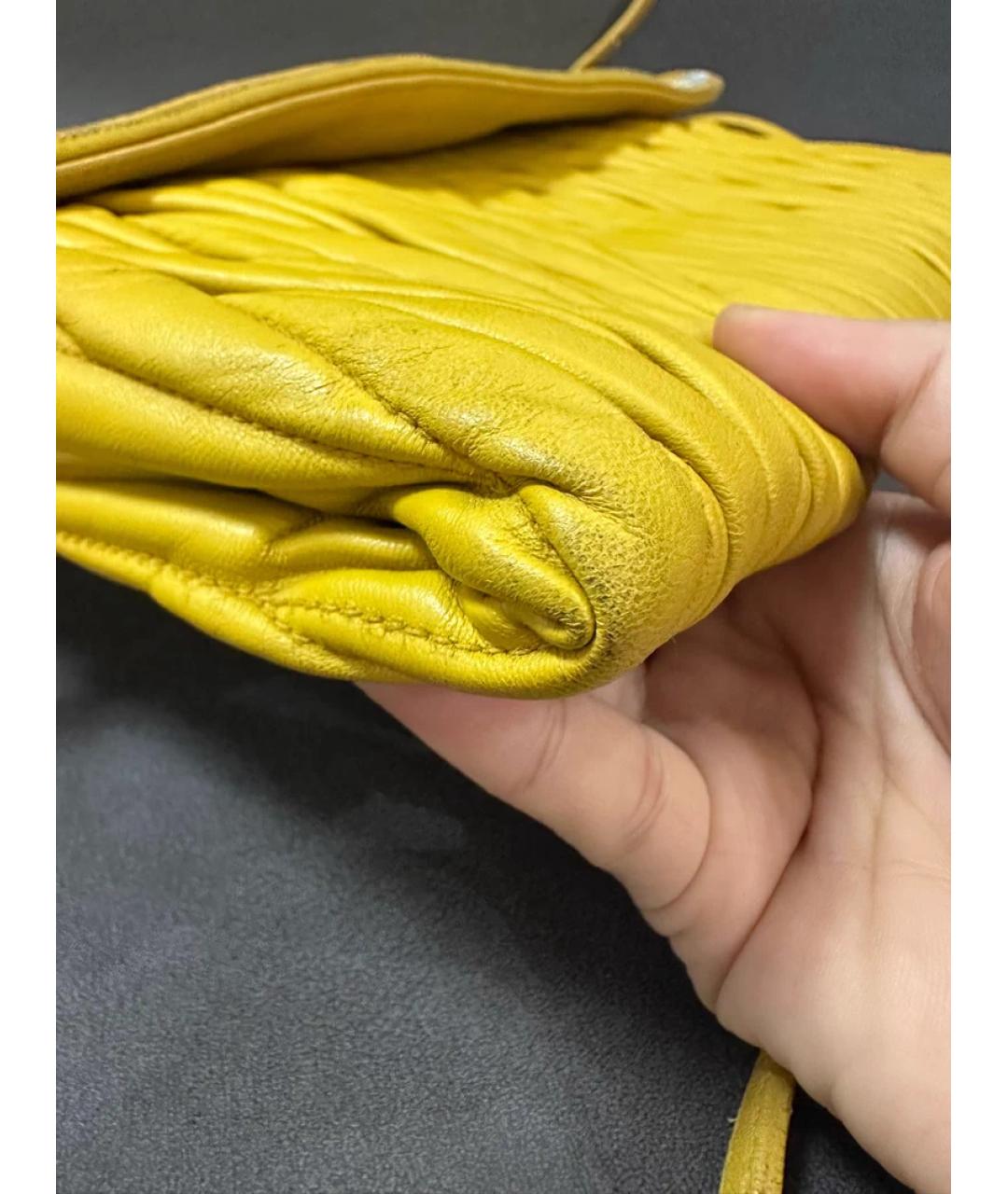 MIU MIU Горчичная кожаная сумка через плечо, фото 3