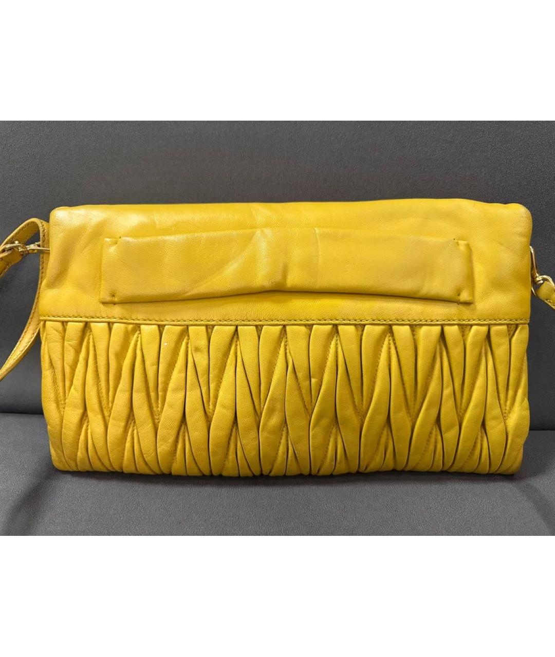 MIU MIU Горчичная кожаная сумка через плечо, фото 2