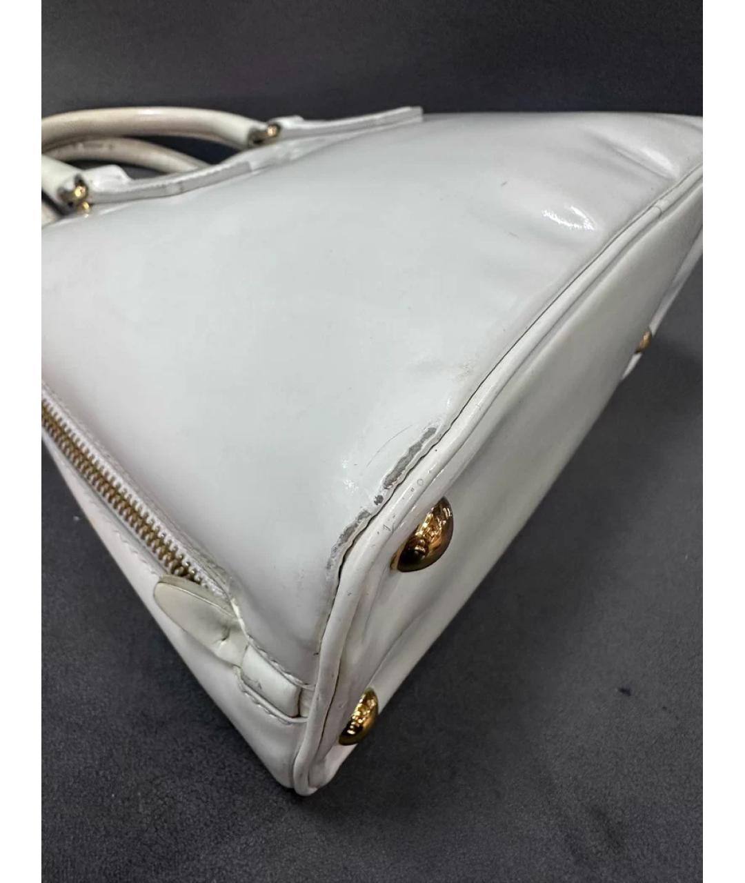 PRADA Белая сумка с короткими ручками из лакированной кожи, фото 5