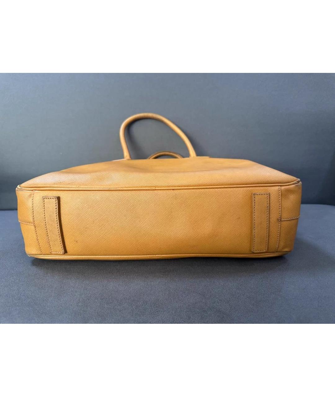 PRADA Горчичная кожаная сумка с короткими ручками, фото 3