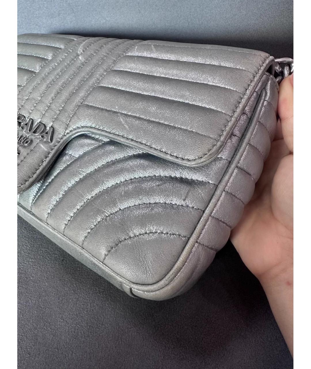 PRADA Серая кожаная сумка с короткими ручками, фото 5