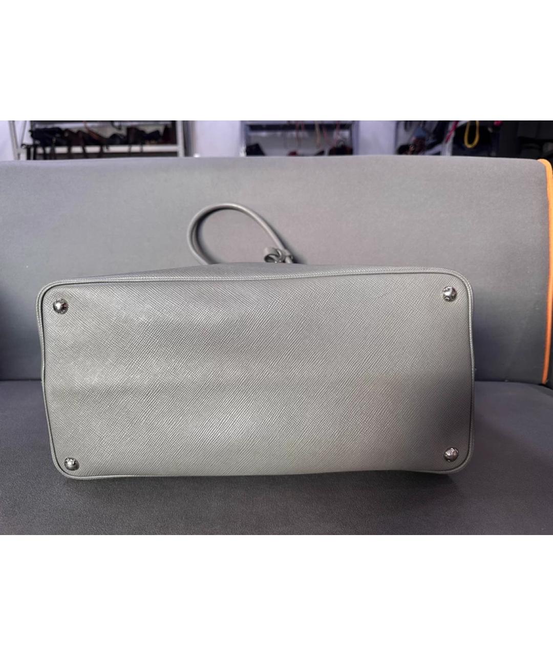 PRADA Серая кожаная сумка с короткими ручками, фото 3