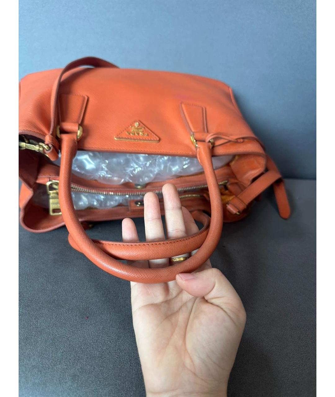 PRADA Оранжевая кожаная сумка с короткими ручками, фото 7