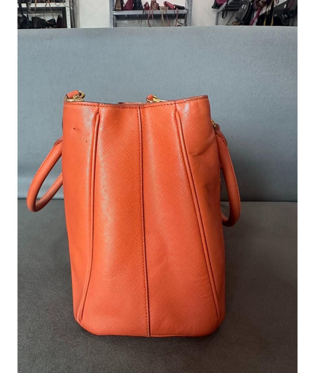 PRADA Оранжевая кожаная сумка с короткими ручками, фото 5