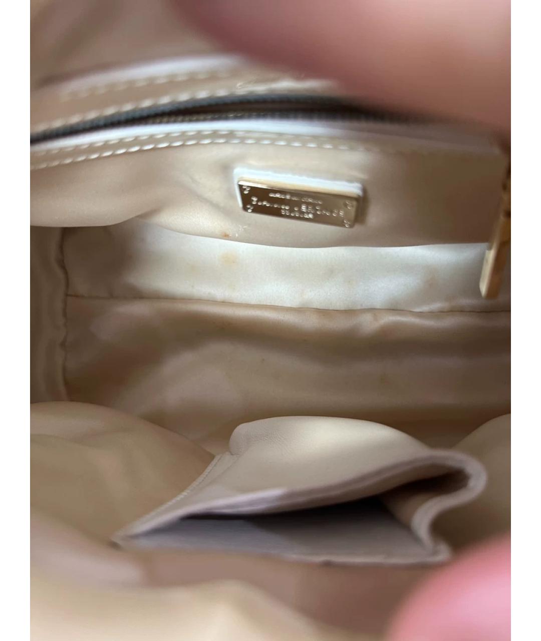 VERSACE Бежевая сумка с короткими ручками из лакированной кожи, фото 9