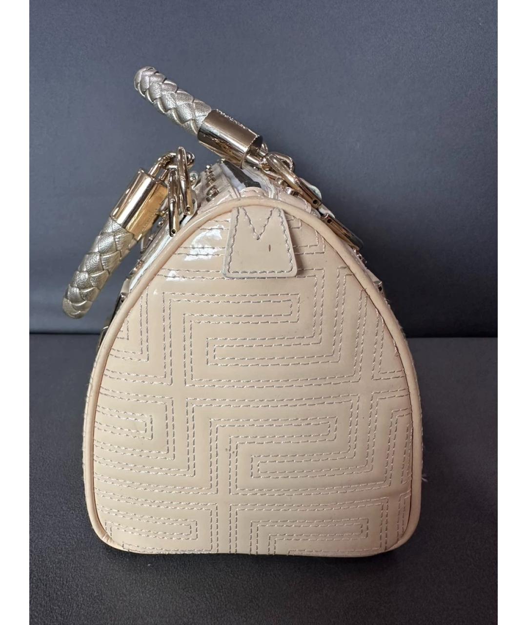 VERSACE Бежевая сумка с короткими ручками из лакированной кожи, фото 4