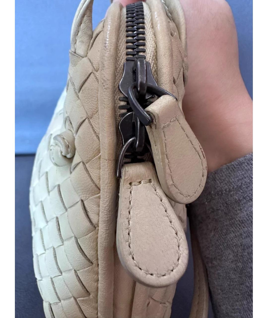 BOTTEGA VENETA Бежевая кожаная сумка с короткими ручками, фото 4