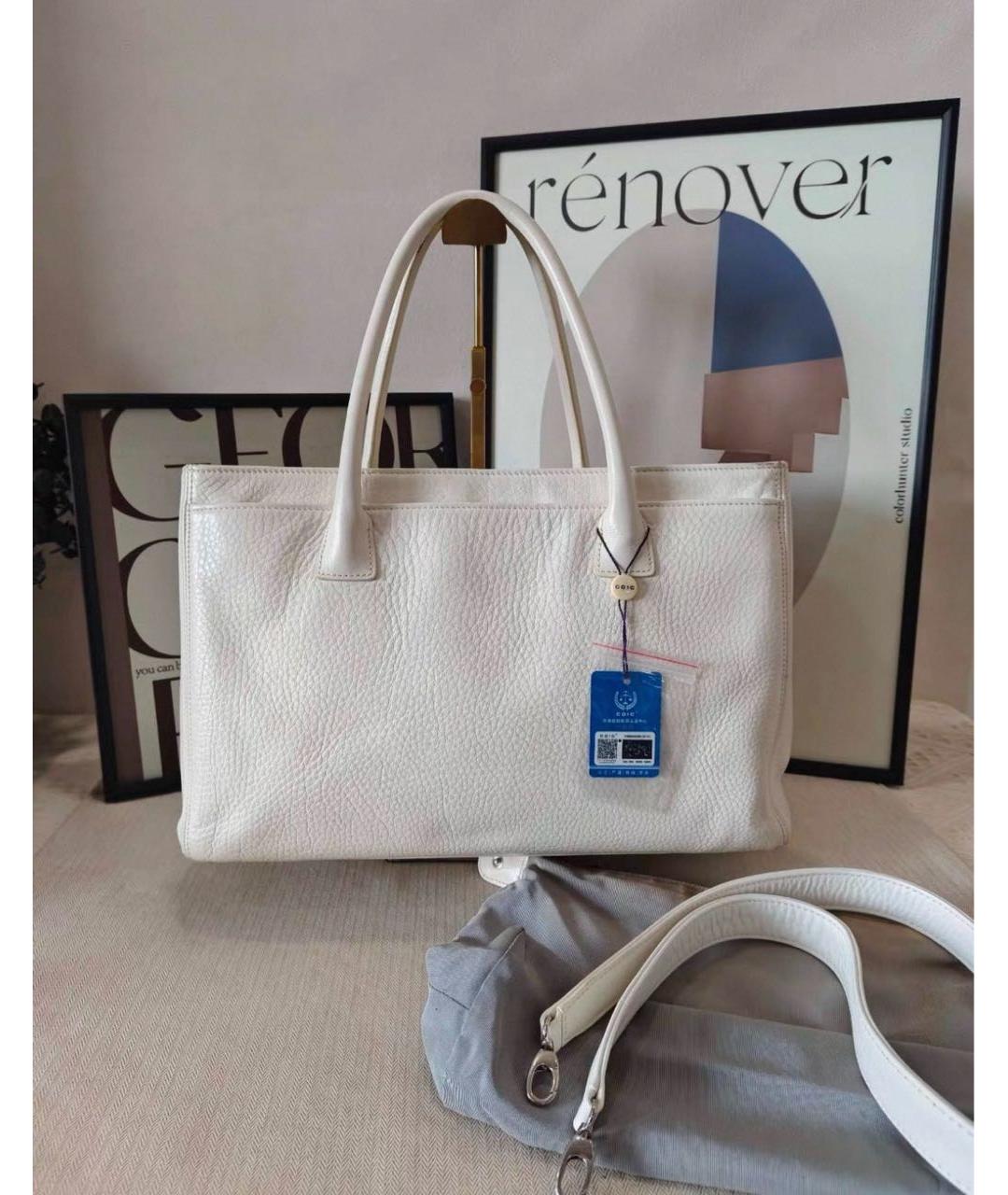 CHANEL Белая кожаная сумка с короткими ручками, фото 3