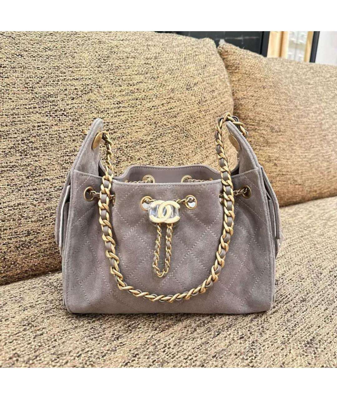 CHANEL Серая замшевая сумка через плечо, фото 3
