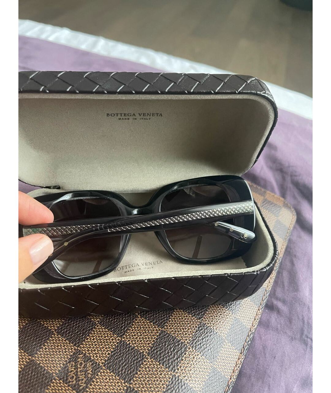 BOTTEGA VENETA Черные пластиковые солнцезащитные очки, фото 2