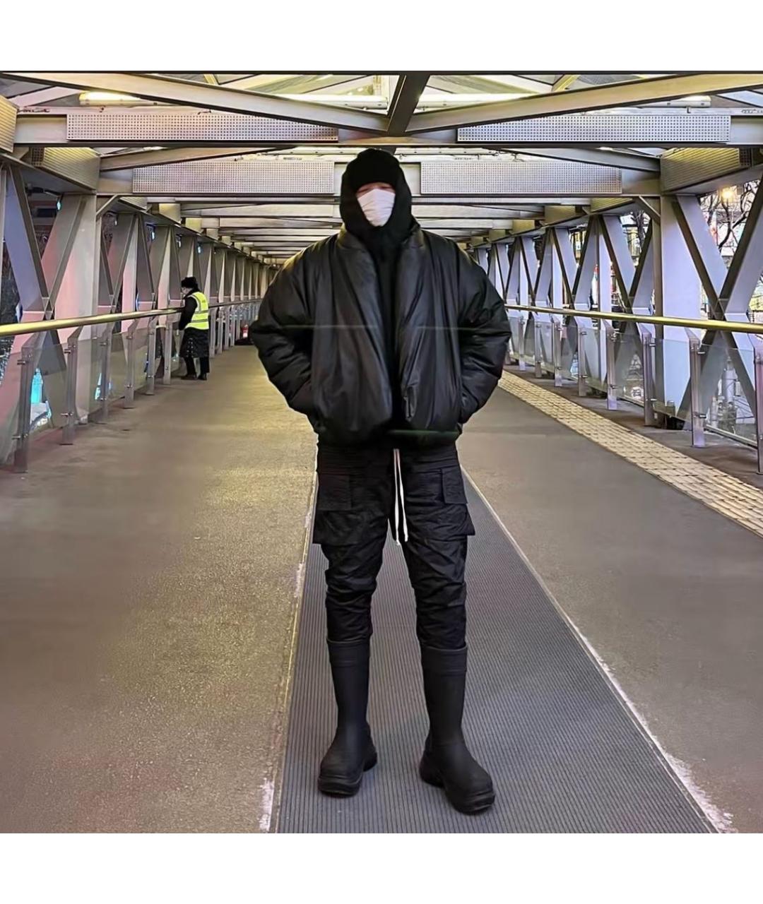 BALENCIAGA Черный пуховик, фото 2