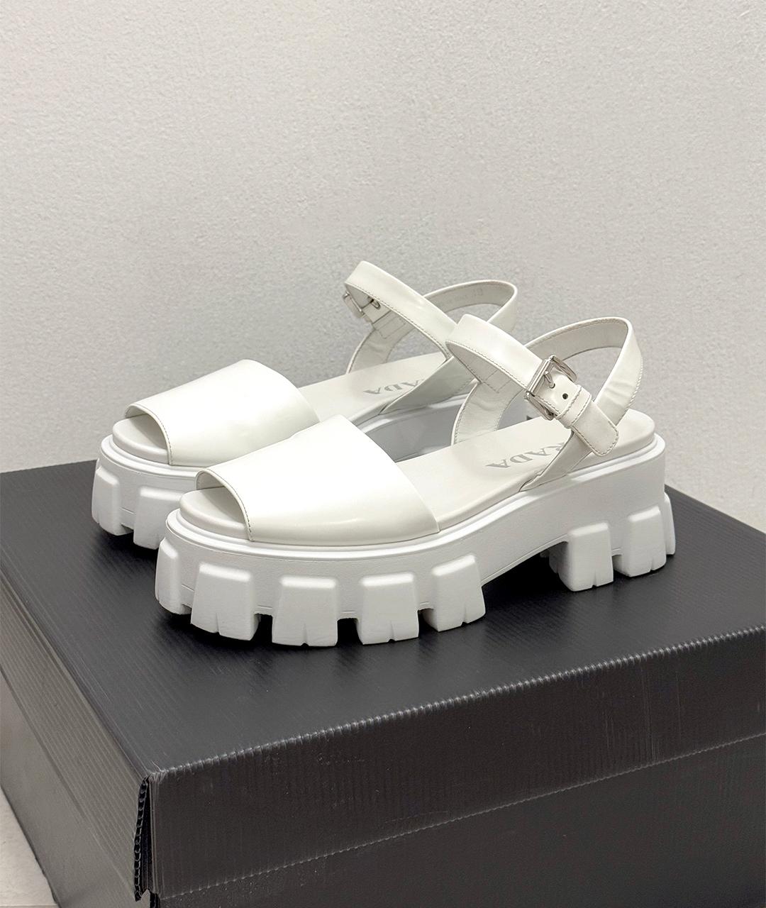 PRADA Белые кожаные босоножки, фото 2