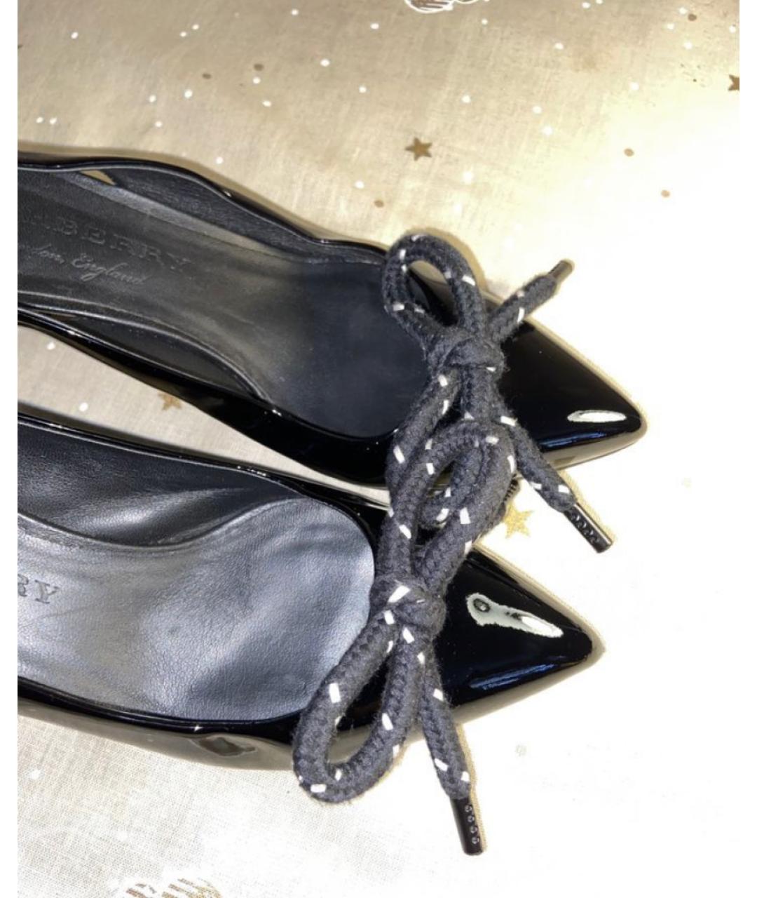 BURBERRY Черные туфли из лакированной кожи, фото 4