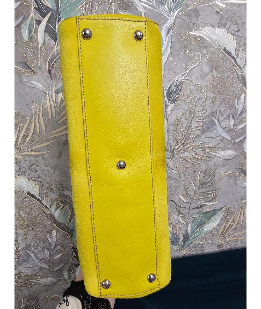 FENDI Желтая кожаная сумка с короткими ручками, фото 5