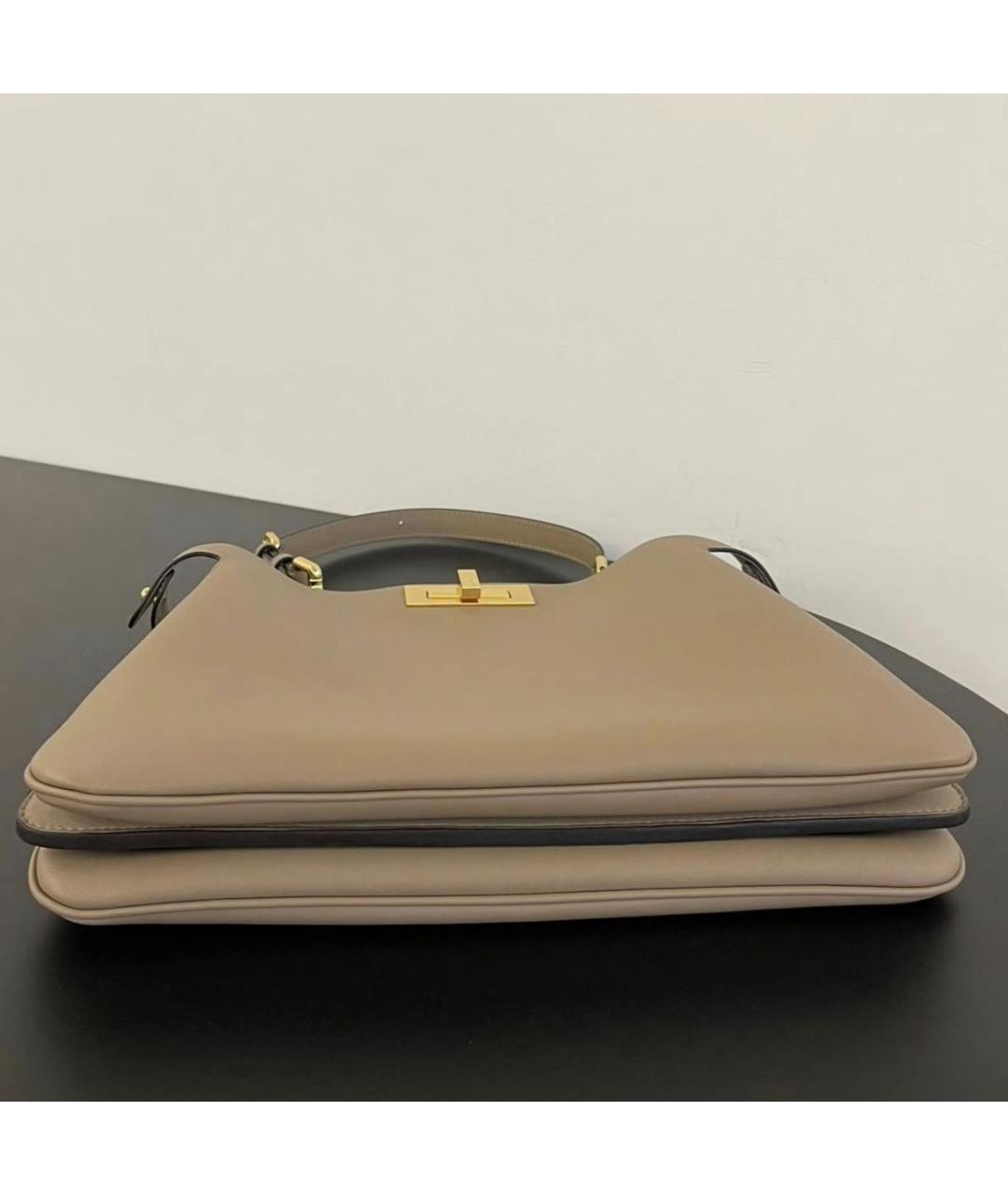 FENDI Бежевая кожаная сумка с короткими ручками, фото 7