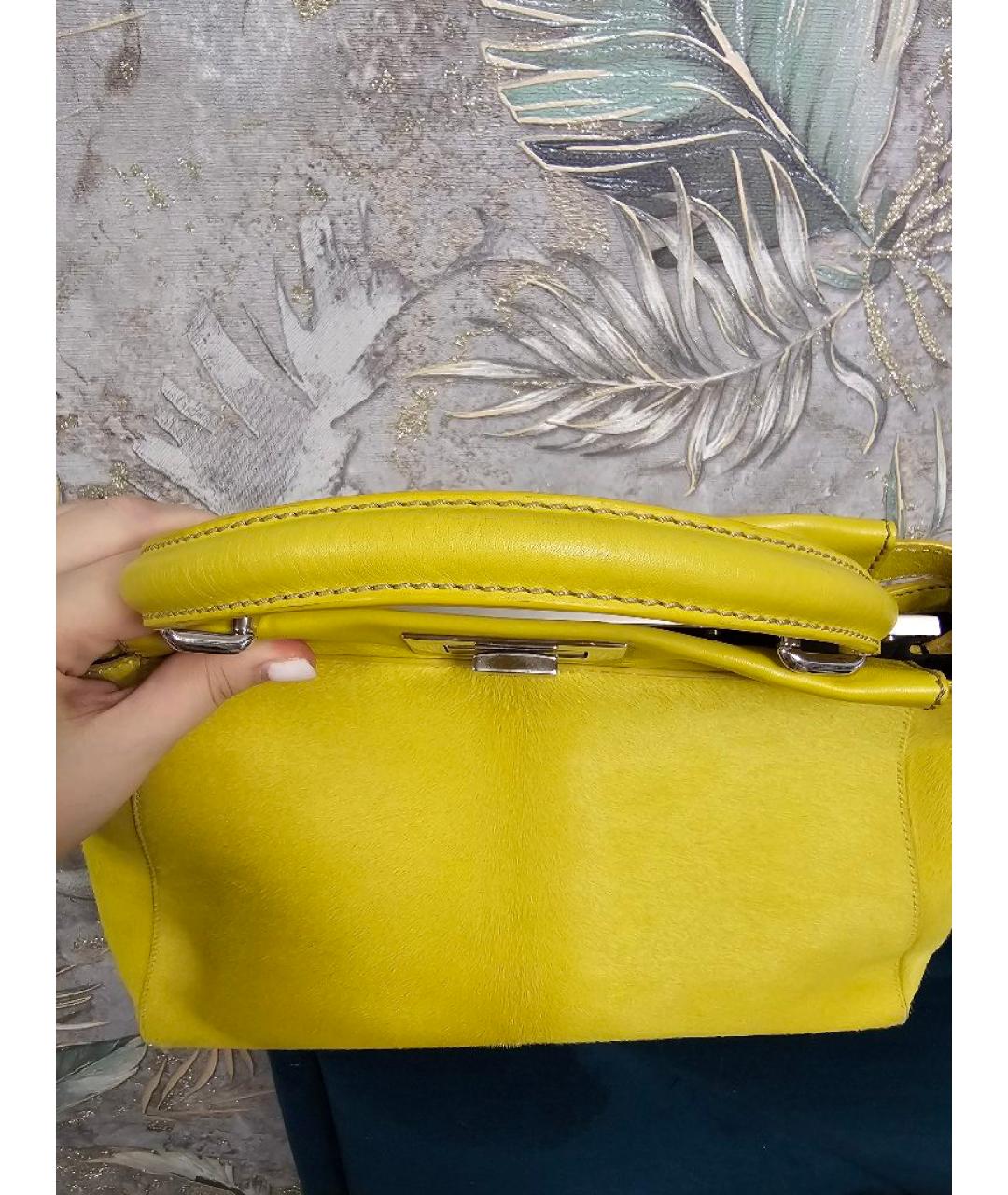 FENDI Желтая кожаная сумка с короткими ручками, фото 5