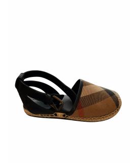 BURBERRY KIDS Сандалии и шлепанцы