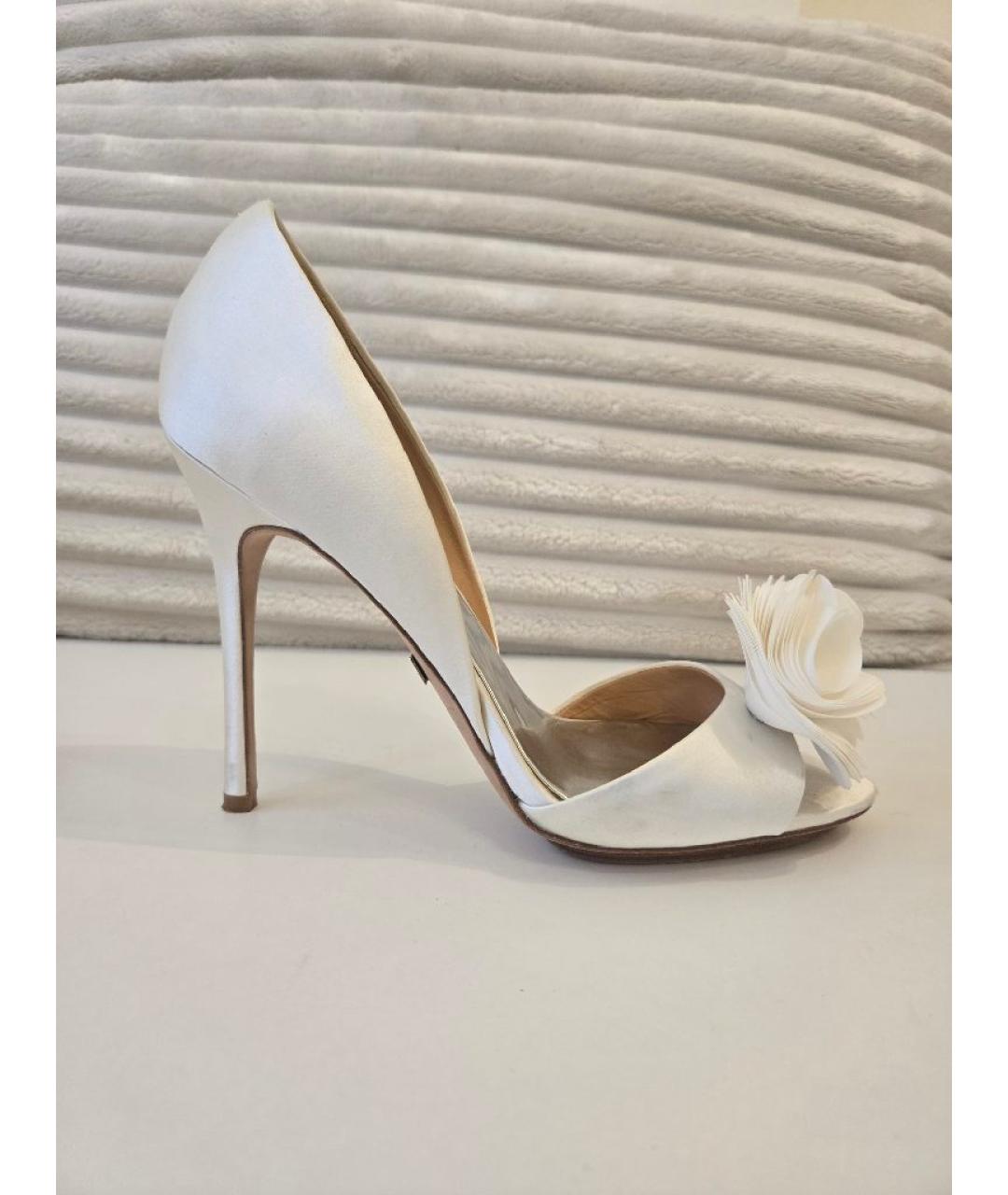 BADGLEY MISCHKA Белые текстильные свадебные туфли на высоком каблуке, фото 5