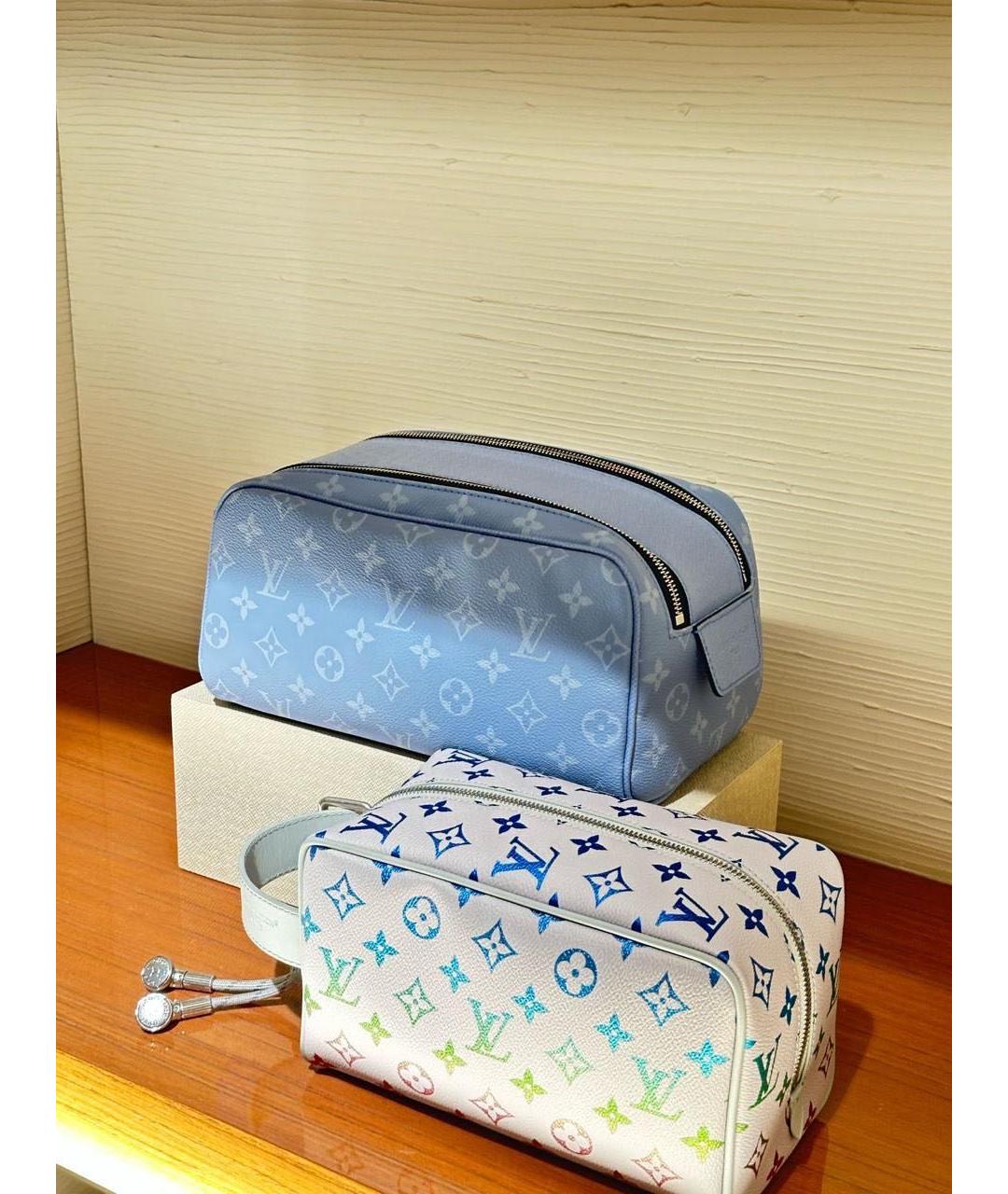 LOUIS VUITTON Голубая косметичка, фото 8