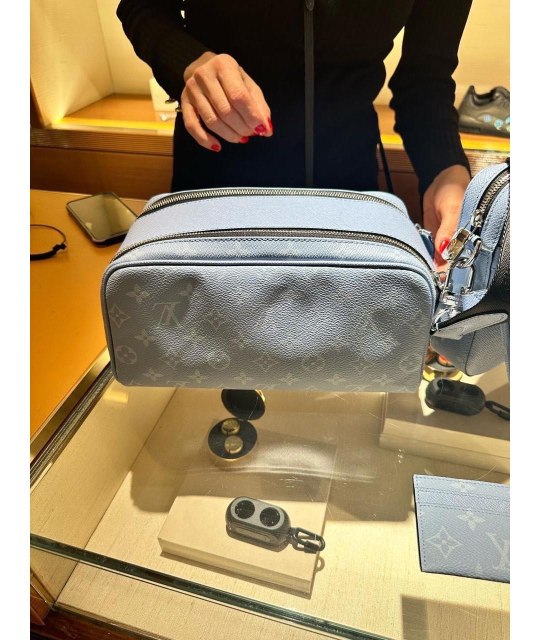 LOUIS VUITTON Голубая косметичка, фото 4