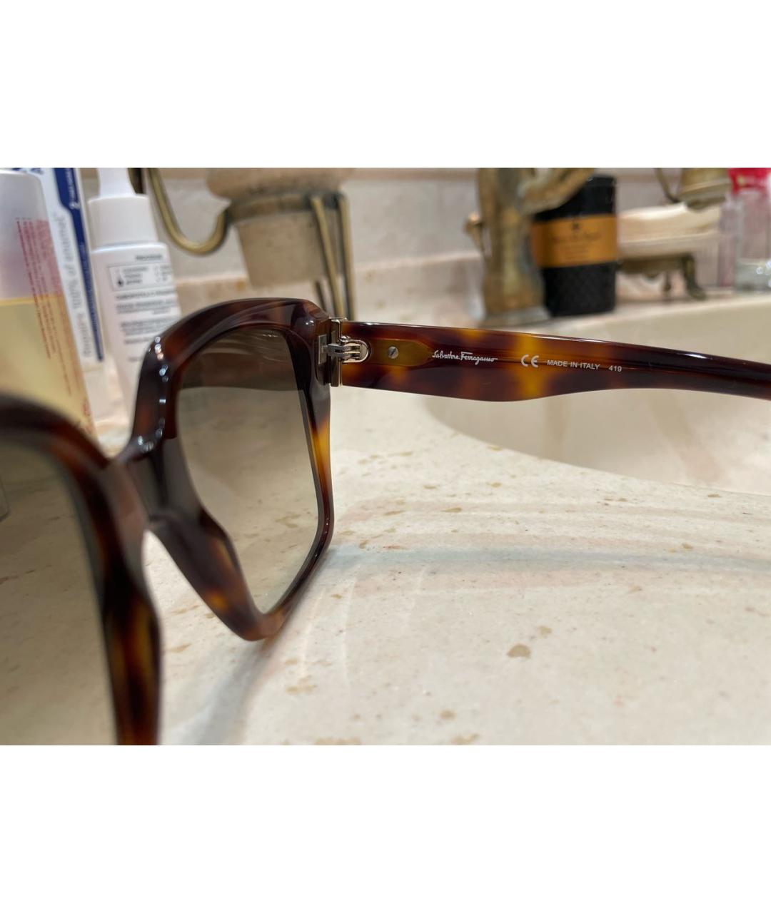 FERRAGAMO Коричневые пластиковые солнцезащитные очки, фото 3