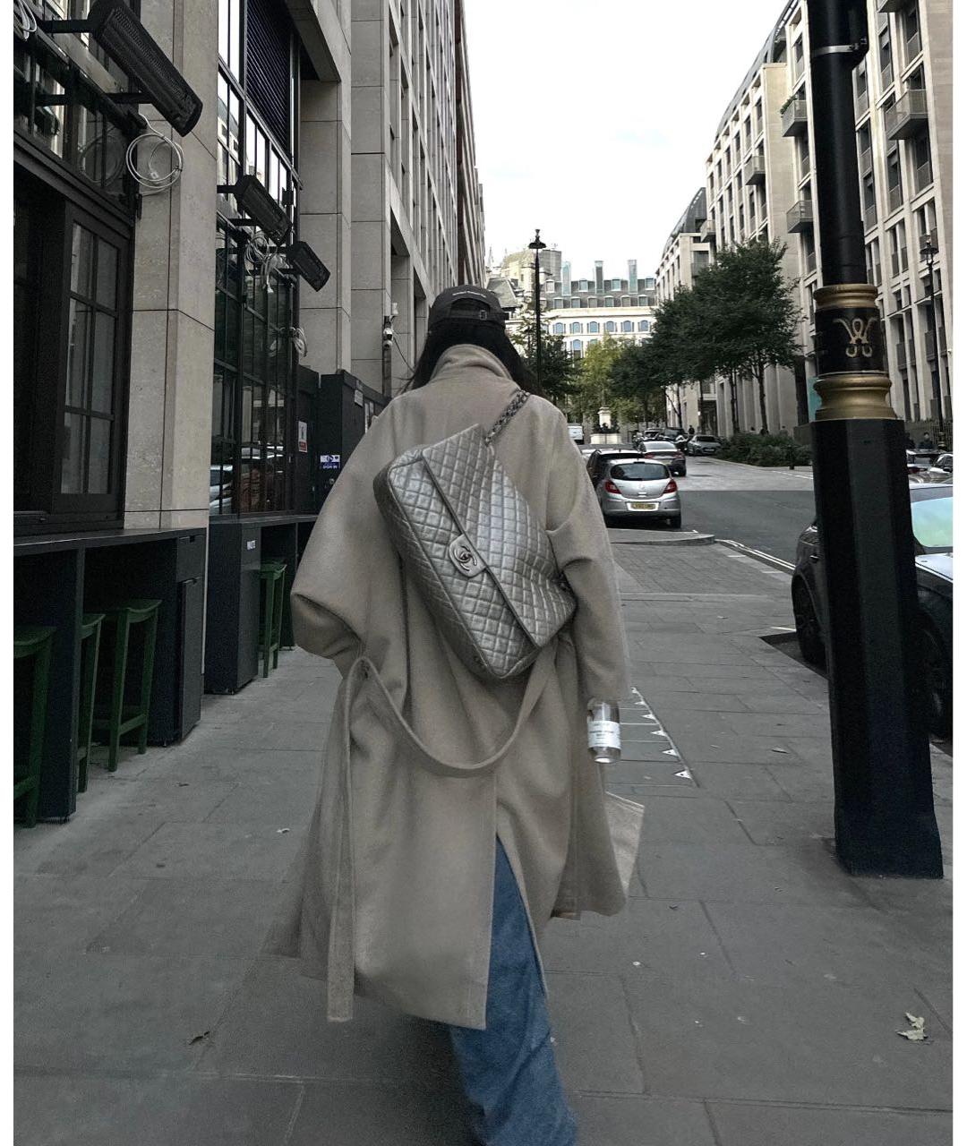 CHANEL Серая кожаная сумка через плечо, фото 2