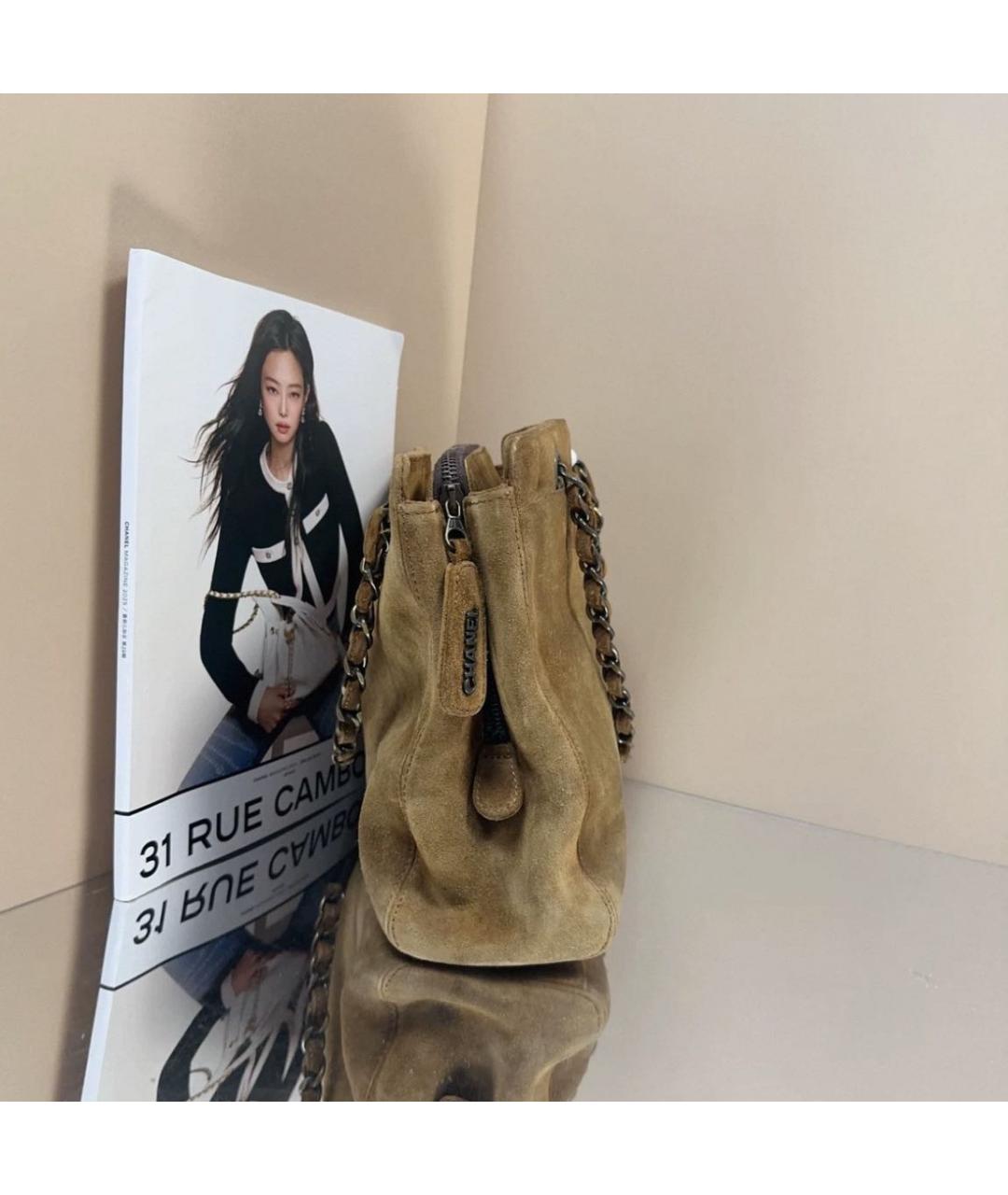 CHANEL Коричневая замшевая сумка с короткими ручками, фото 4