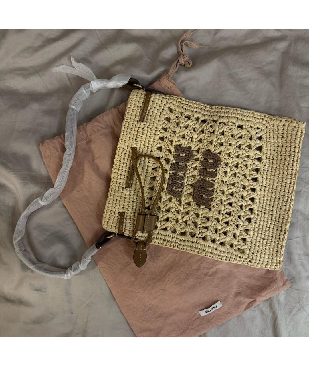 MIU MIU Бежевая пелетеная сумка через плечо, фото 2