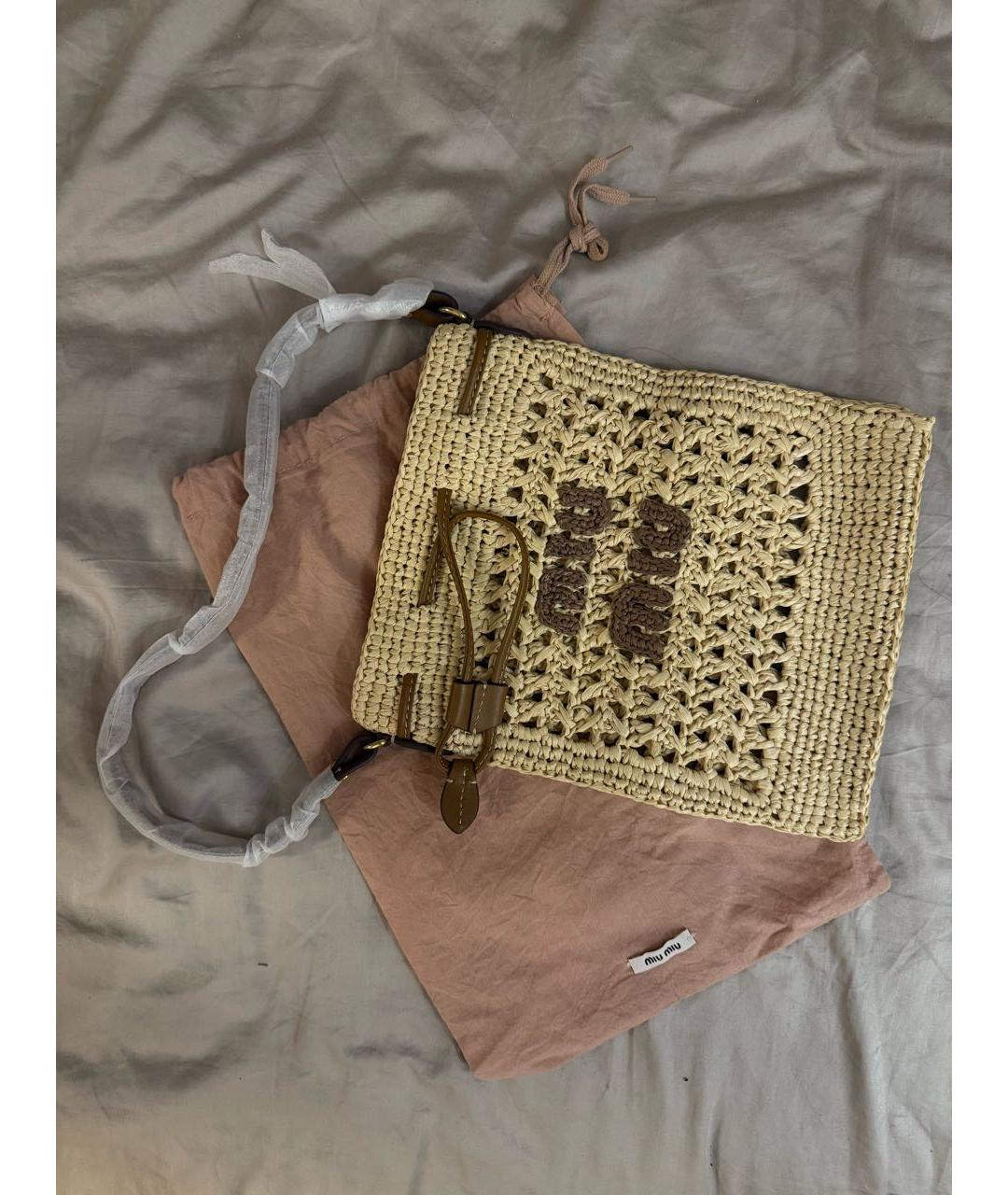 MIU MIU Бежевая пелетеная сумка через плечо, фото 3