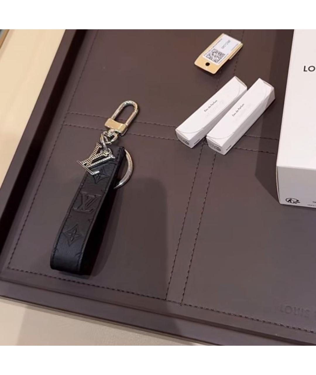 LOUIS VUITTON Черный брелок, фото 3