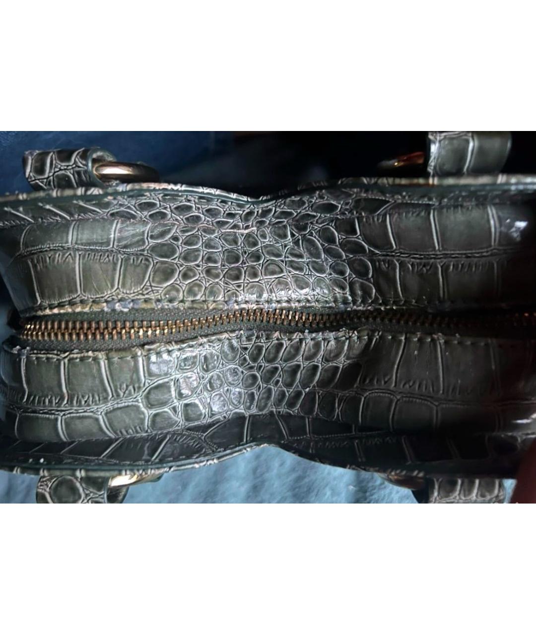 VIVIENNE WESTWOOD Серая сумка с короткими ручками из лакированной кожи, фото 3