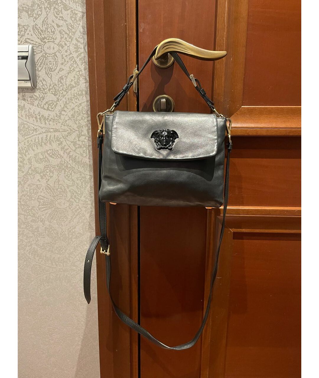 VERSACE Черная кожаная сумка тоут, фото 5