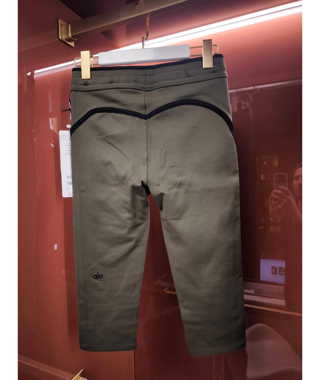 ALO YOGA Хаки синтетические леггинсы и велосипедки, фото 2