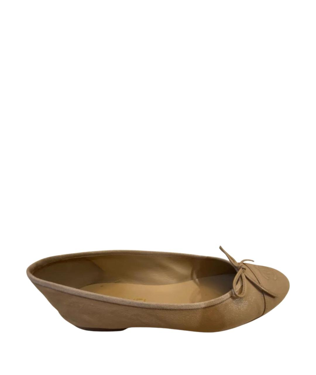 CHANEL Бежевые кожаные балетки, фото 1