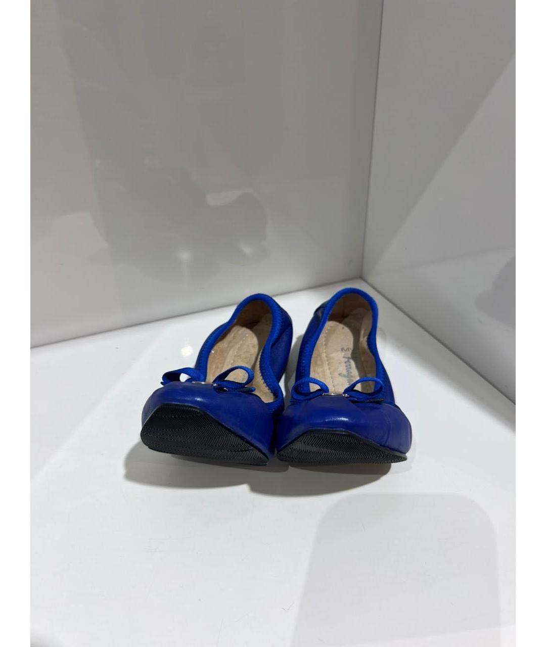 FERRAGAMO Синие кожаные балетки, фото 2