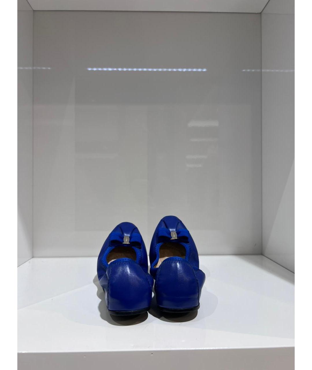 FERRAGAMO Синие кожаные балетки, фото 3