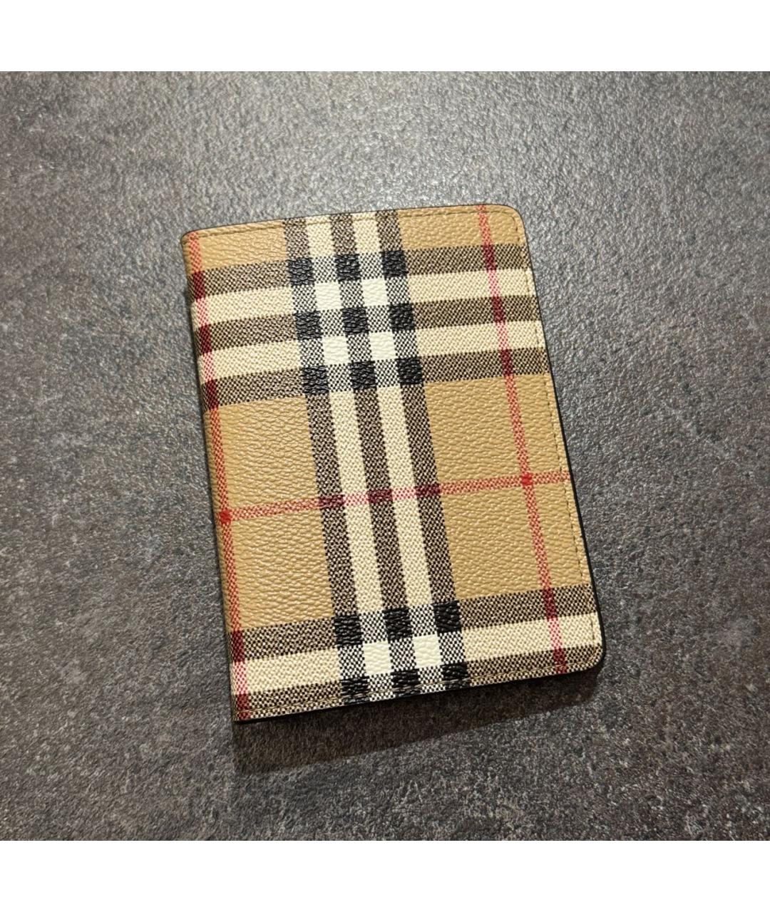 BURBERRY Бежевый кожаный кардхолдер, фото 2