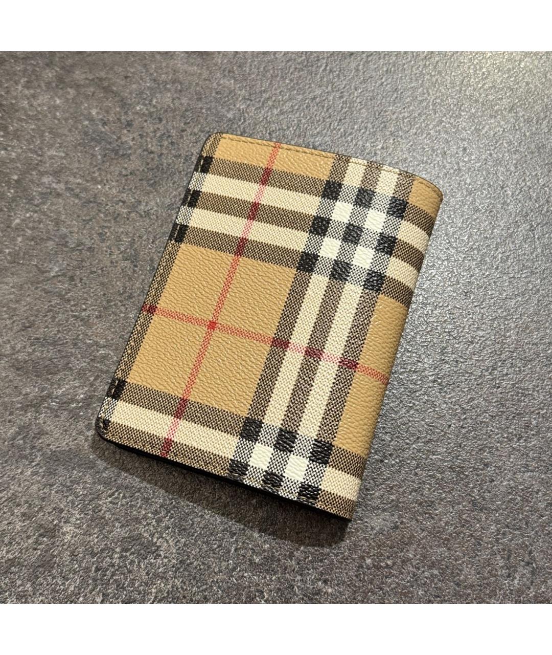 BURBERRY Бежевый кожаный кардхолдер, фото 4